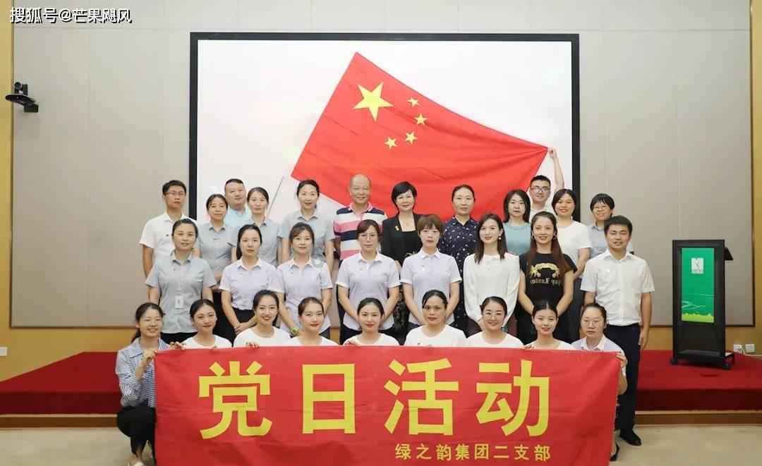 苏菲亚和安伯的休闲装